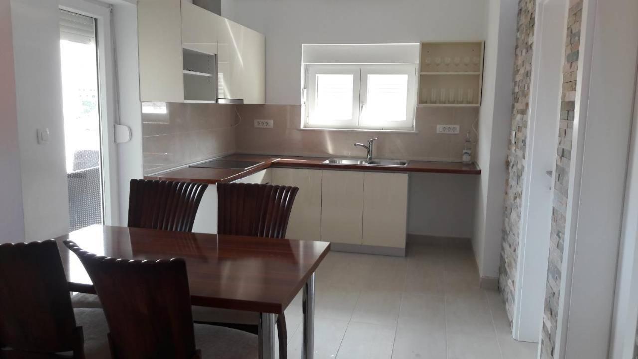 Apartments By The Sea Bilo, Primosten - 14601 Luaran gambar