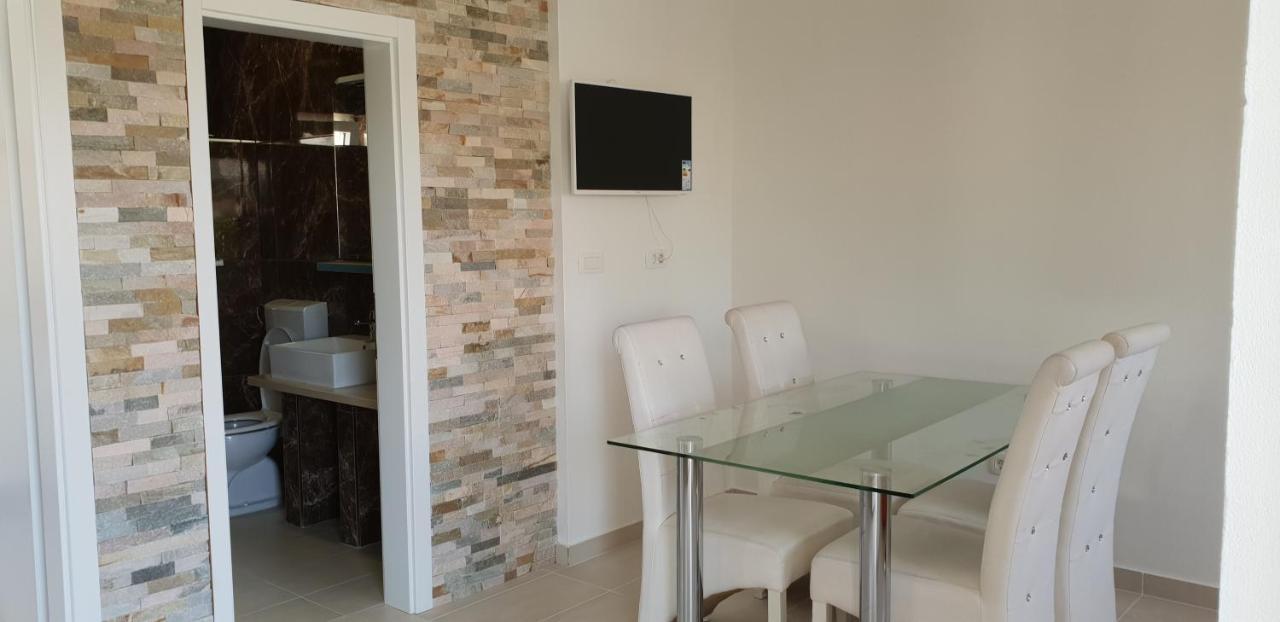 Apartments By The Sea Bilo, Primosten - 14601 Luaran gambar